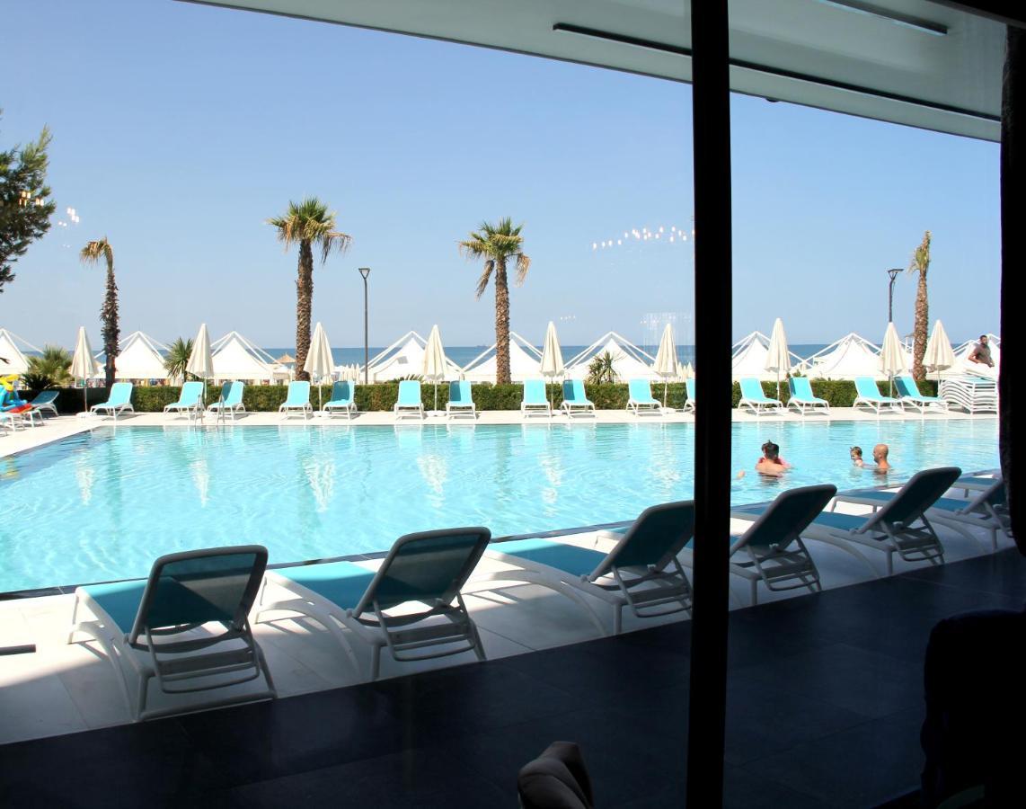 Luxury Premium Finese Hotel Голем Екстериор снимка